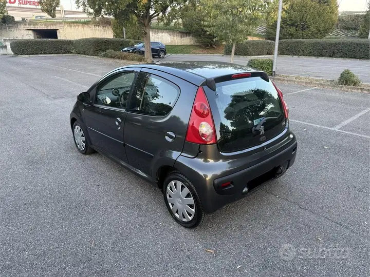 Peugeot 107 2005 photo 4