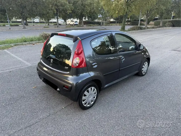 Peugeot 107 2005 photo 2