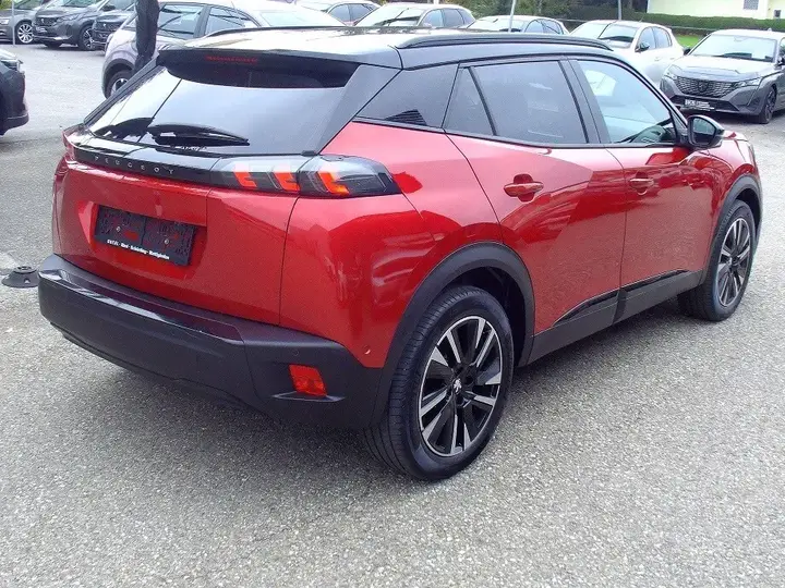 Peugeot E-2008 2022 photo 3