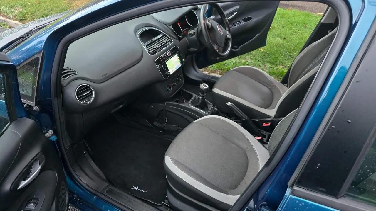 Fiat Punto 2012 photo 4