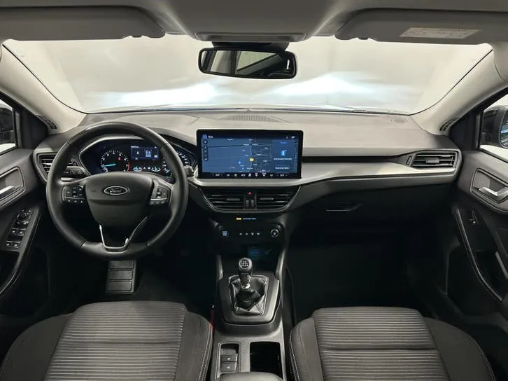 Ford Focus 2023 photo 2