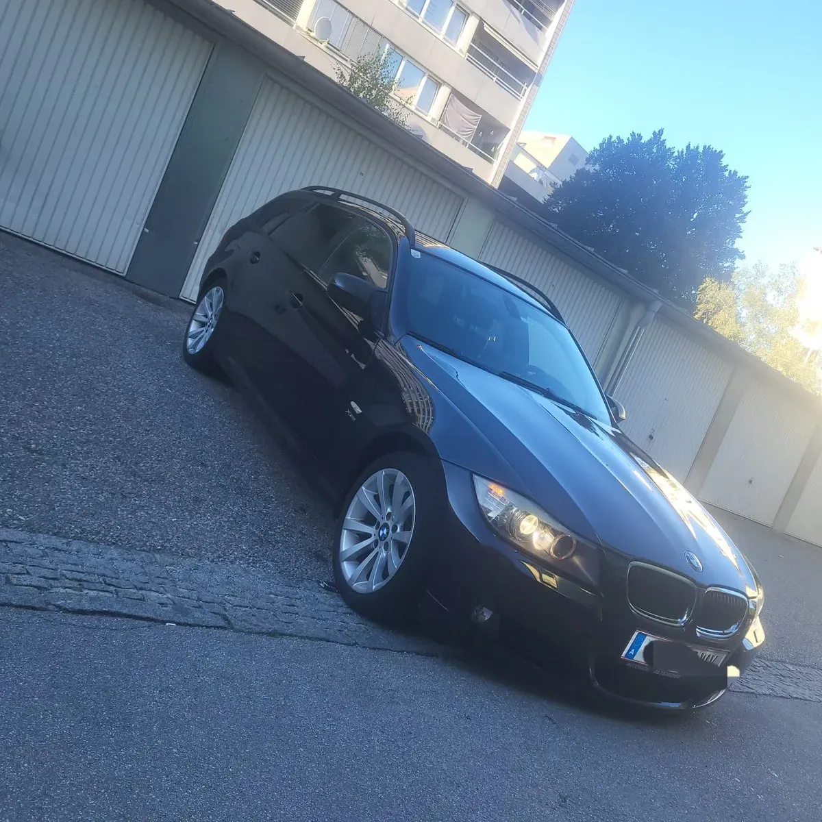 BMW 3 Series 2010 photo 2
