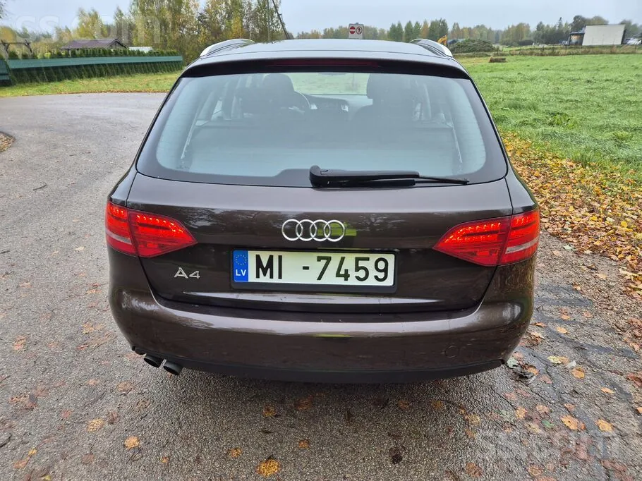 Audi A4 2011 photo 4
