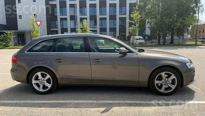 Audi A4 Avant 2013 photo 2