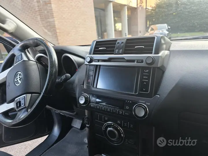 Toyota Land Cruiser 2015 photo 2