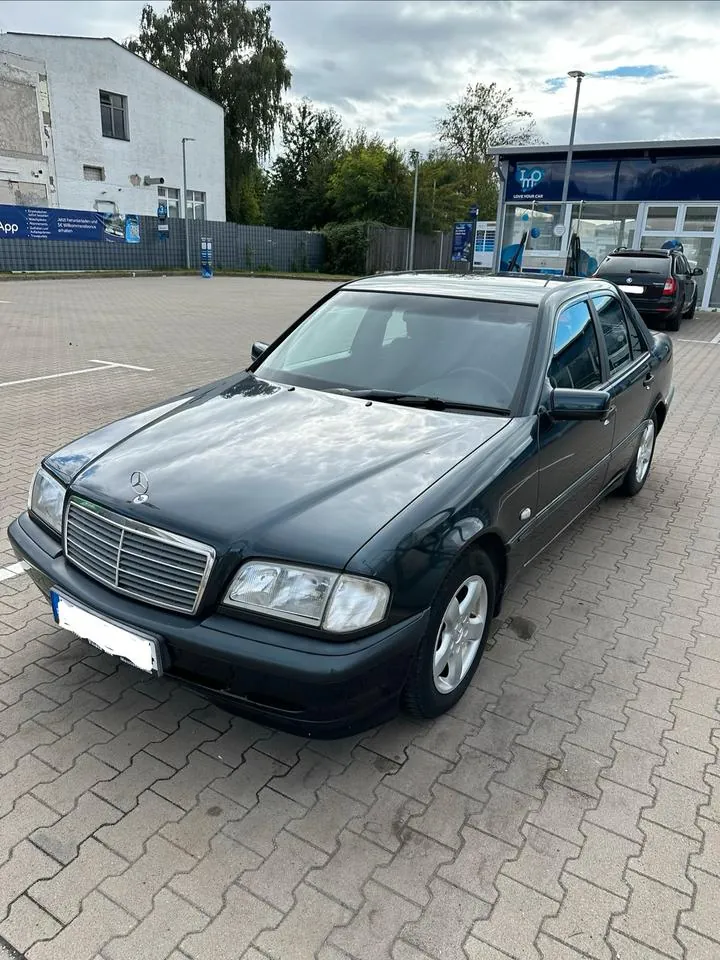 Mercedes-Benz C180