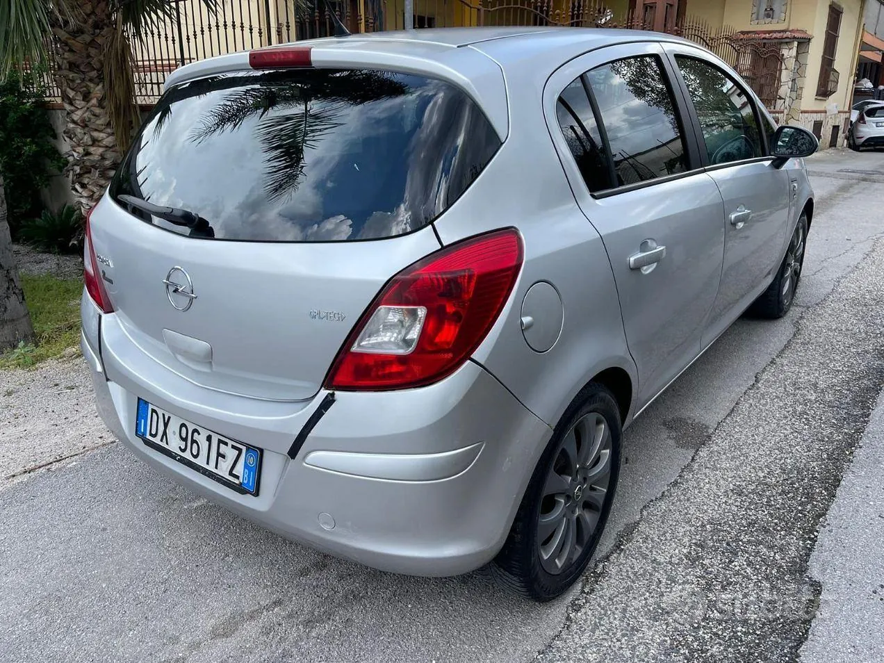 Opel Corsa 2010 photo 2