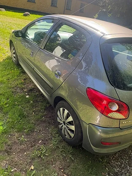 Peugeot 206 2012 photo 4