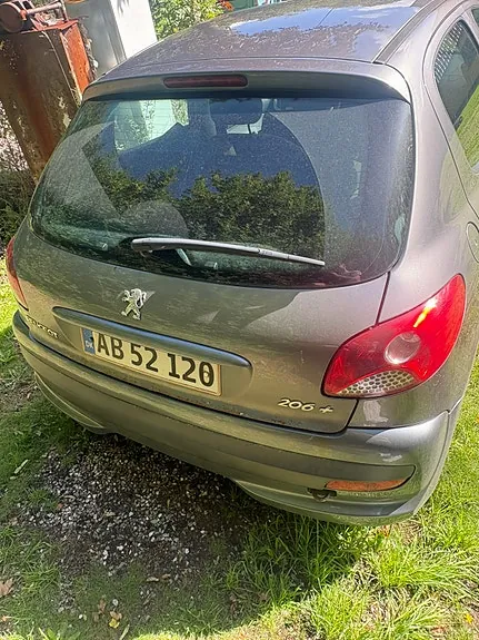 Peugeot 206 2012 photo 3