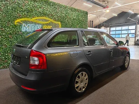 Skoda Octavia 2010 photo 4