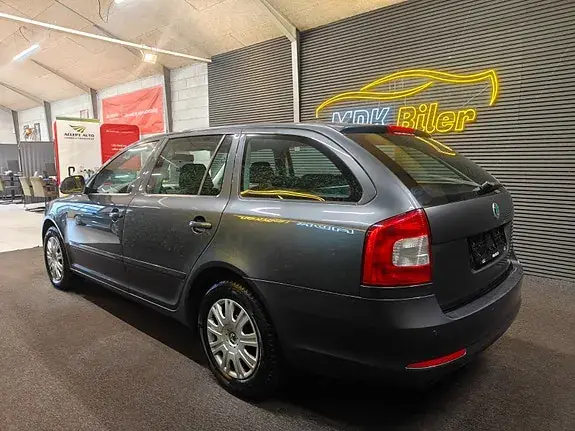 Skoda Octavia 2010 photo 3