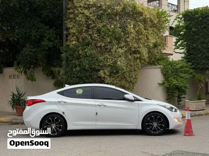 Hyundai Avante 2013 photo 4