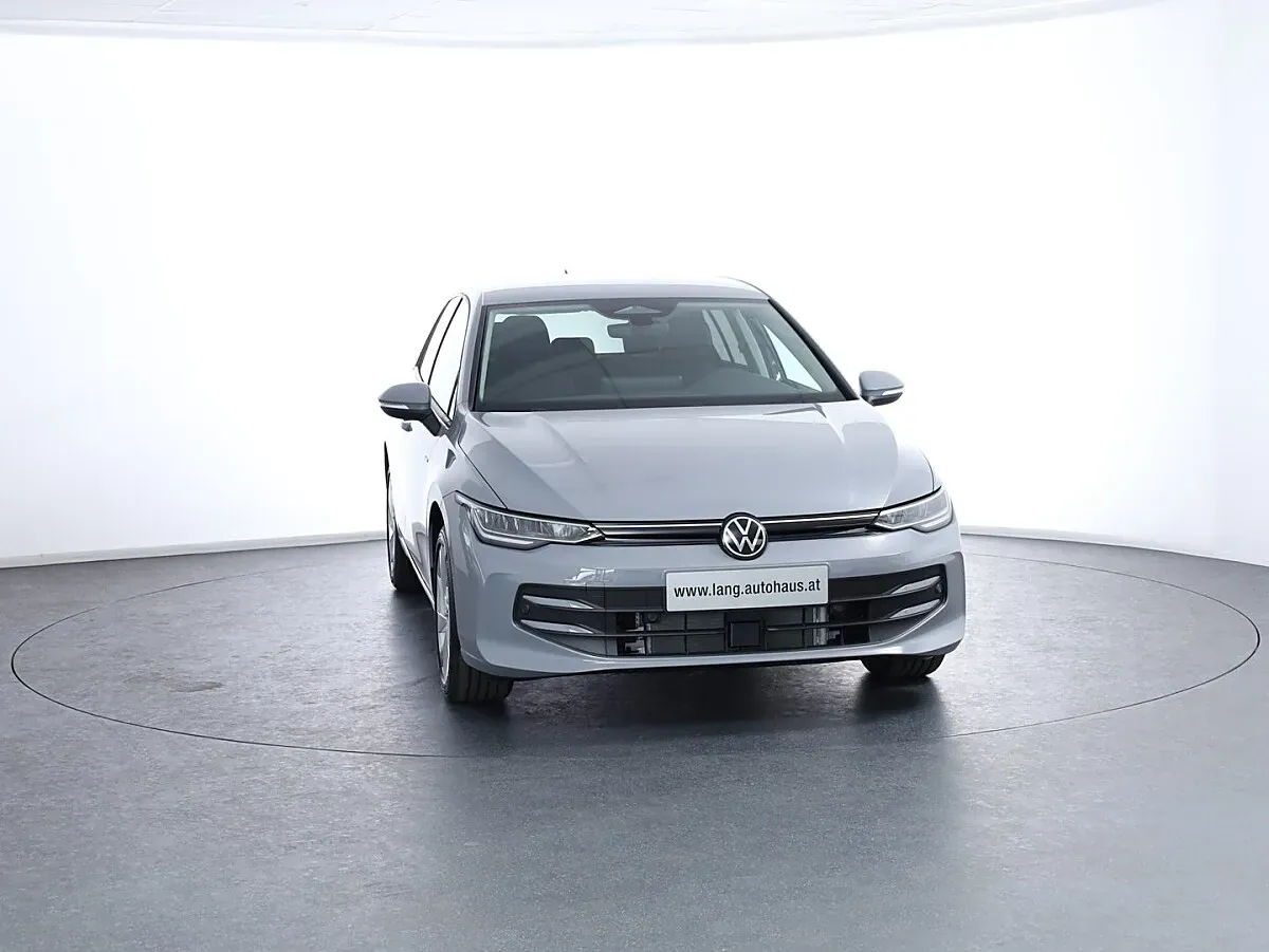 Volkswagen Golf 2026 photo 2