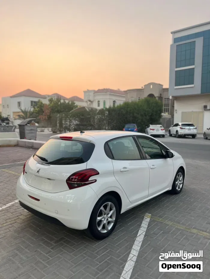 Peugeot 208 2019 photo 4