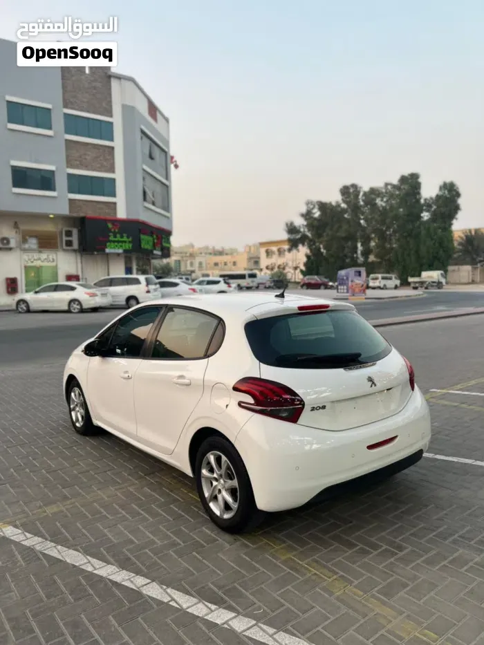 Peugeot 208 2019 photo 2