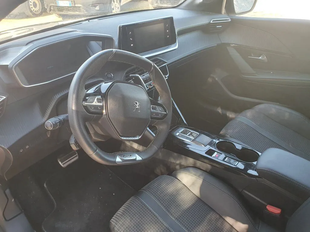 Peugeot 208 2023 photo 4