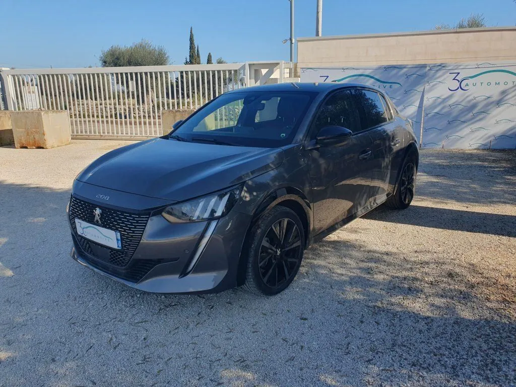 Peugeot 208 2023 photo 3