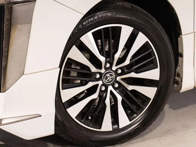 Toyota Verfia 2018 photo 4