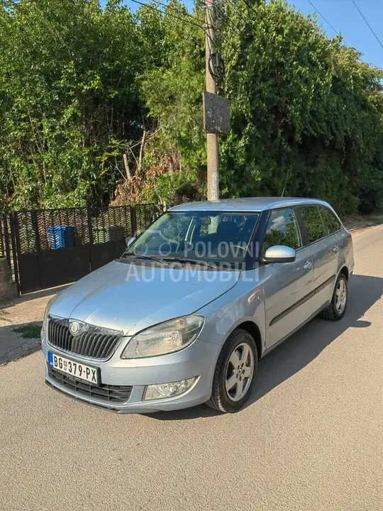 Skoda Fabia 2010 photo 2