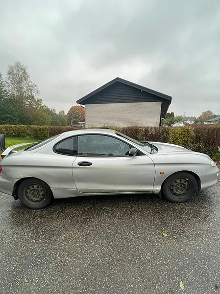 Hyundai Coupe 2001 photo 2