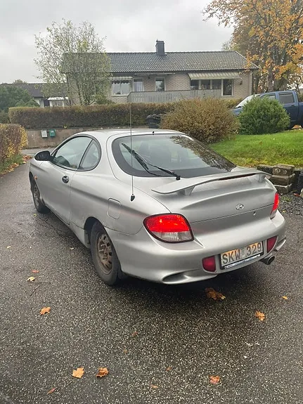 Hyundai Coupe 2001 photo 4
