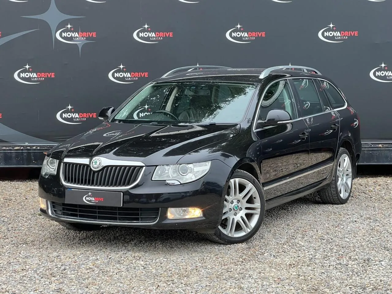 Skoda Superb 2011 photo 2