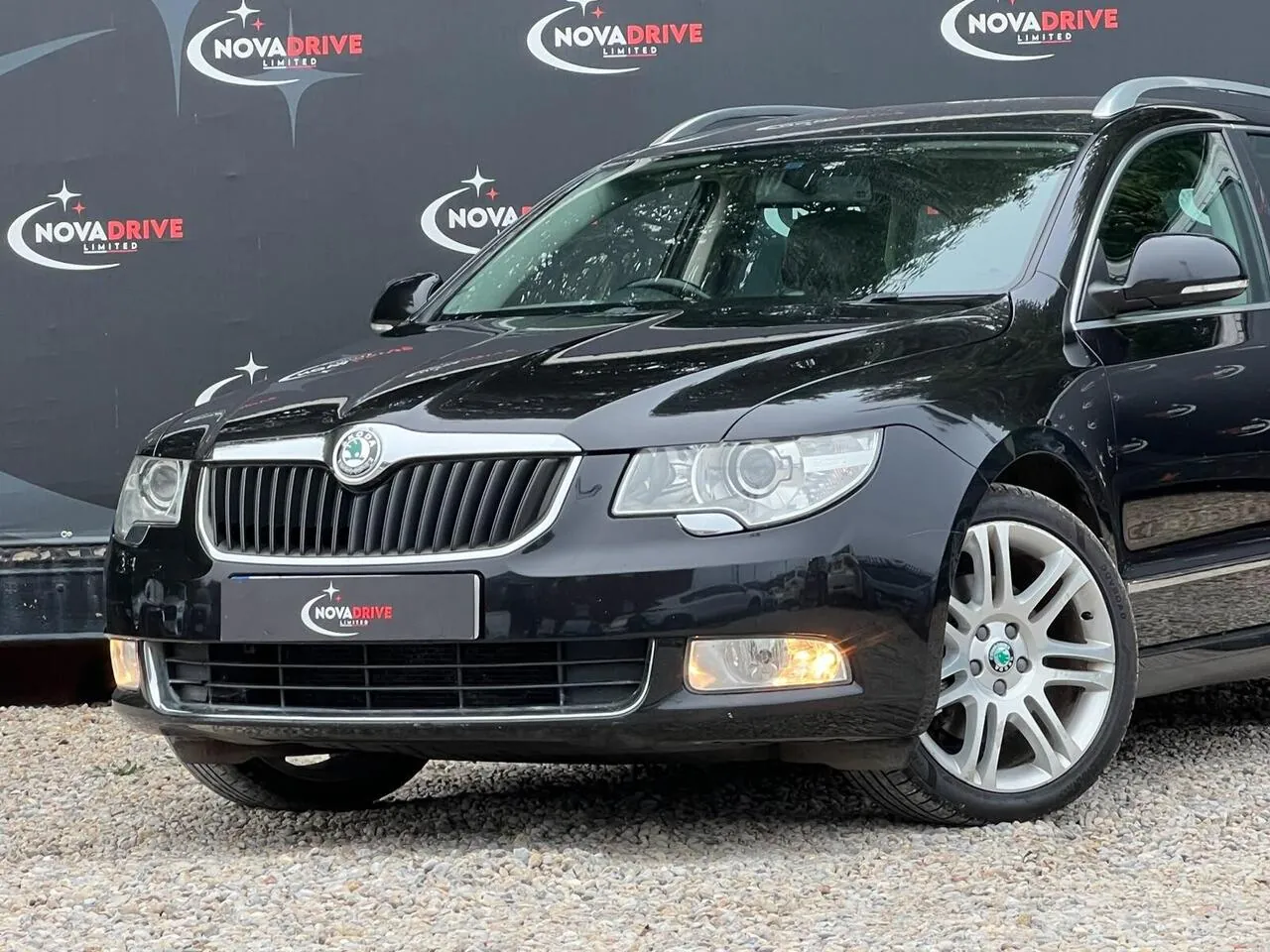 Skoda Superb 2011 photo 4