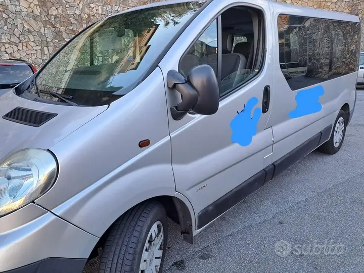 Opel Vivaro 2009 photo 2