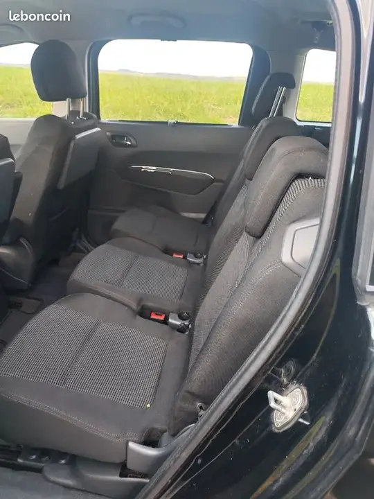 Peugeot 5008 2011 photo 4