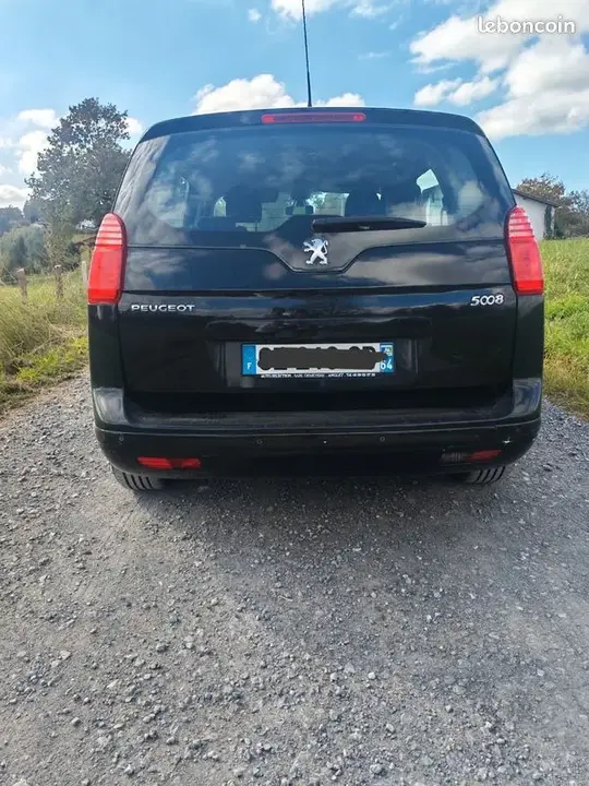 Peugeot 5008 2011 photo 2