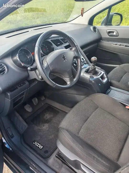 Peugeot 5008 2011 photo 3
