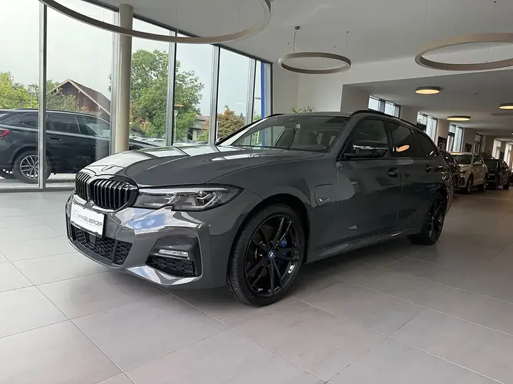 BMW 330E 2022 photo 3