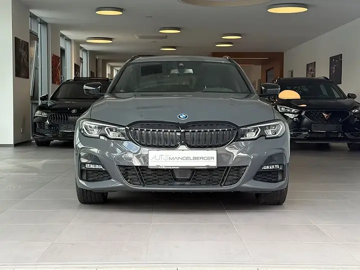BMW 330E 2022 photo 2