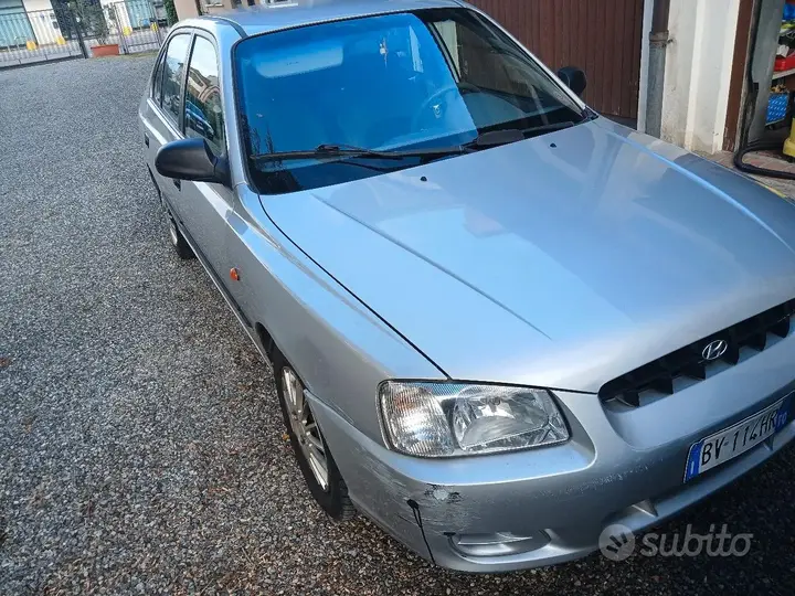 Hyundai Accent 2001 photo 2