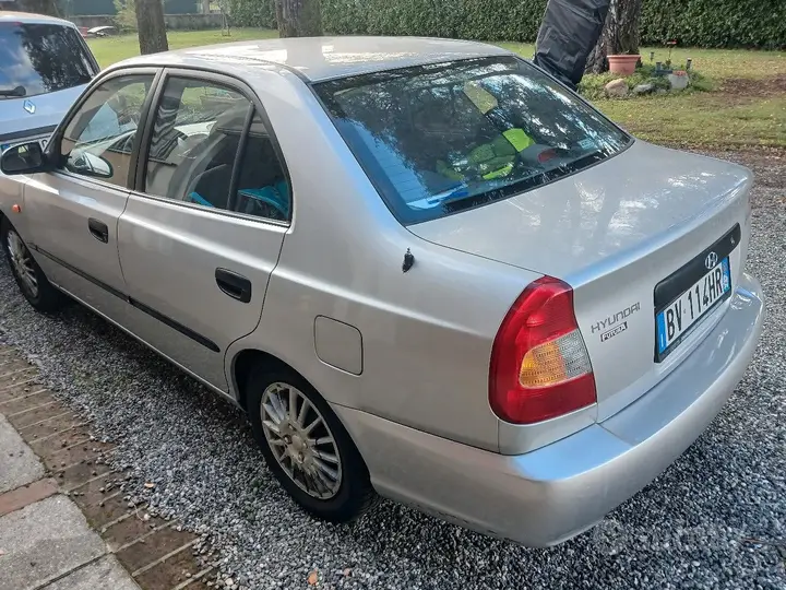 Hyundai Accent 2001 photo 4