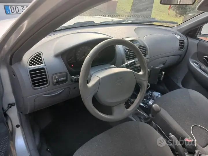 Hyundai Accent 2001 photo 5
