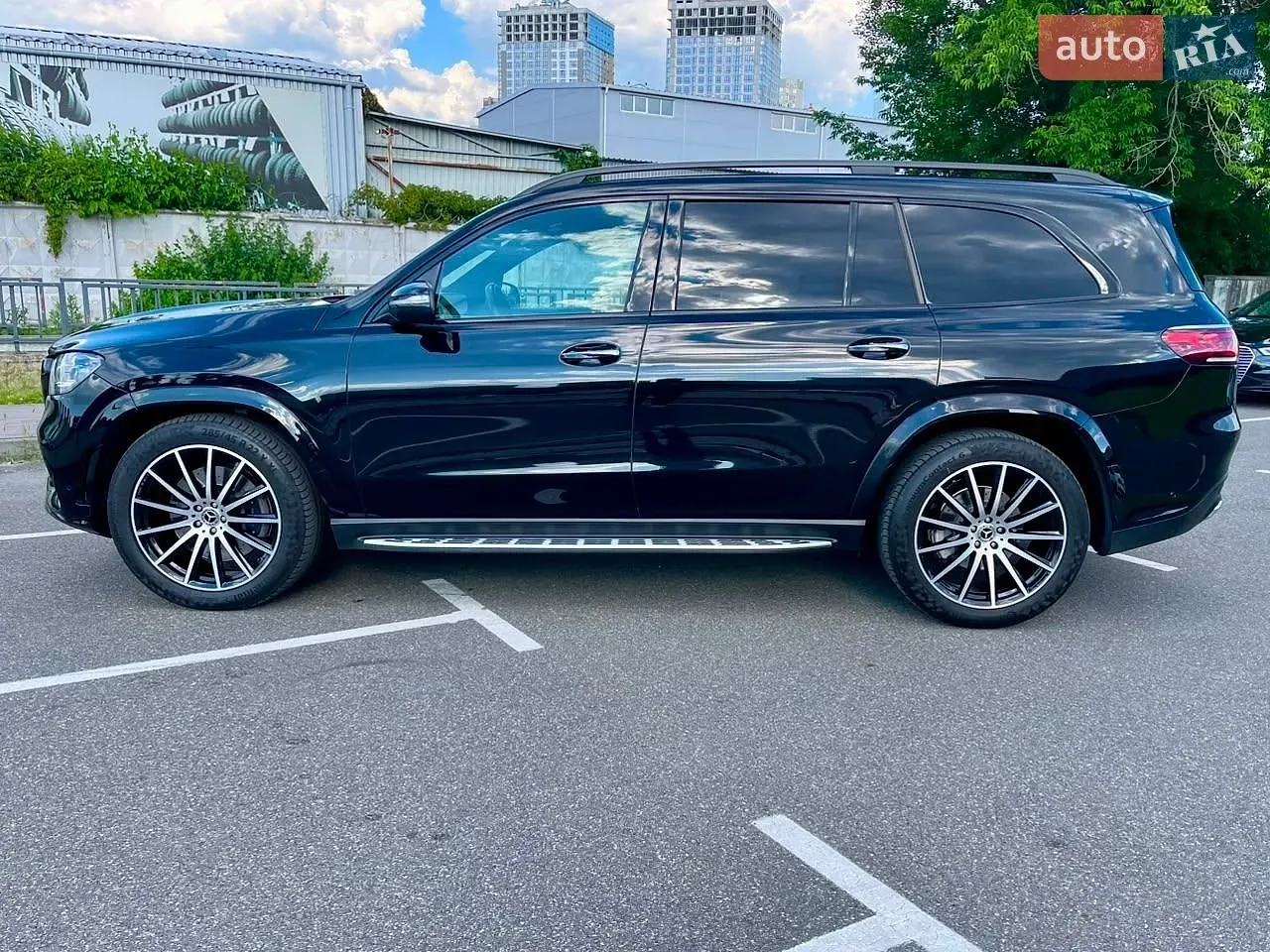 Mercedes-Benz Gls-Class 2022 photo 2