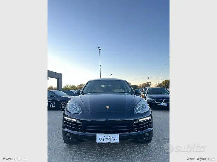Porsche Cayenne 2010 photo 2