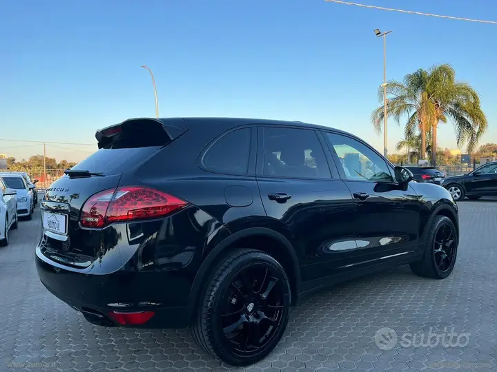 Porsche Cayenne 2010 photo 4