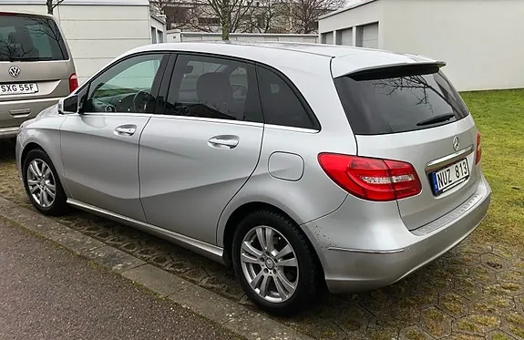 Mercedes-Benz B180 2013 photo 2