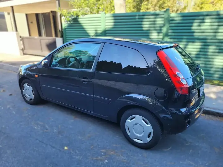 Ford Fiesta Ambiente 2008 photo 2