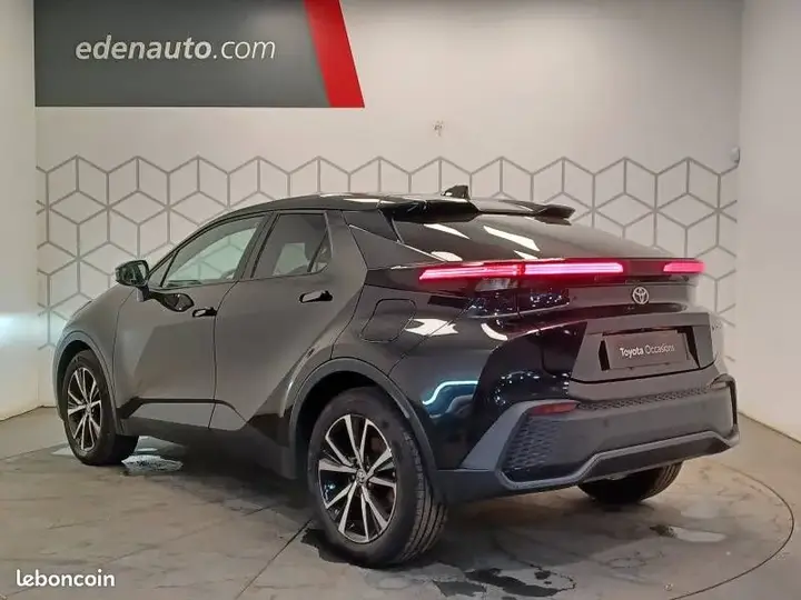 Toyota C-Hr 2025 photo 3