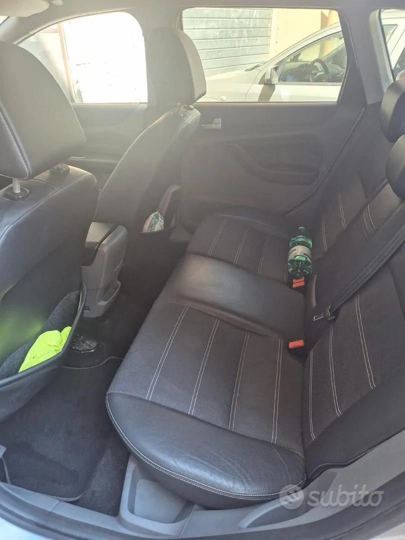 Ford Focus 2010 photo 5