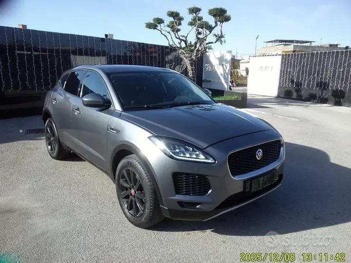 Jaguar E-Pace 2018 photo 3