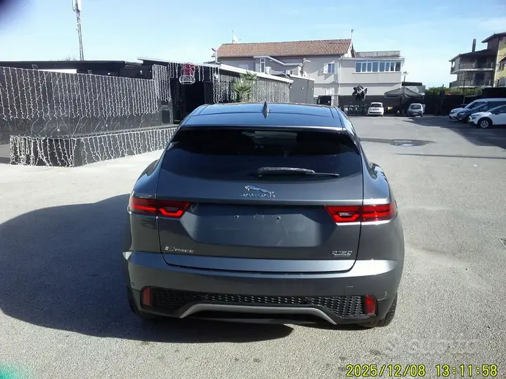 Jaguar E-Pace 2018 photo 5