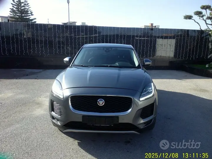 Jaguar E-Pace 2018 photo 2