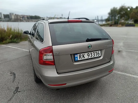 Skoda Octavia 2011 photo 5