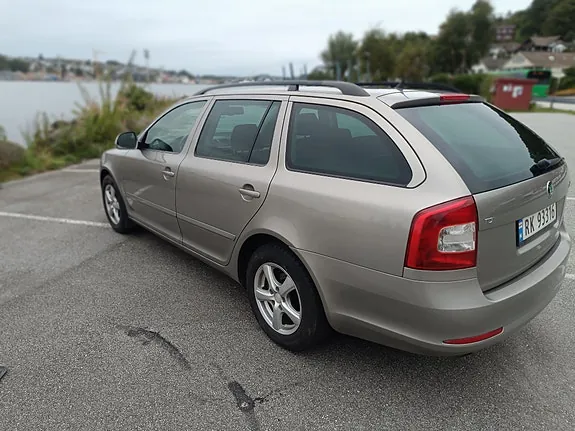 Skoda Octavia 2011 photo 3