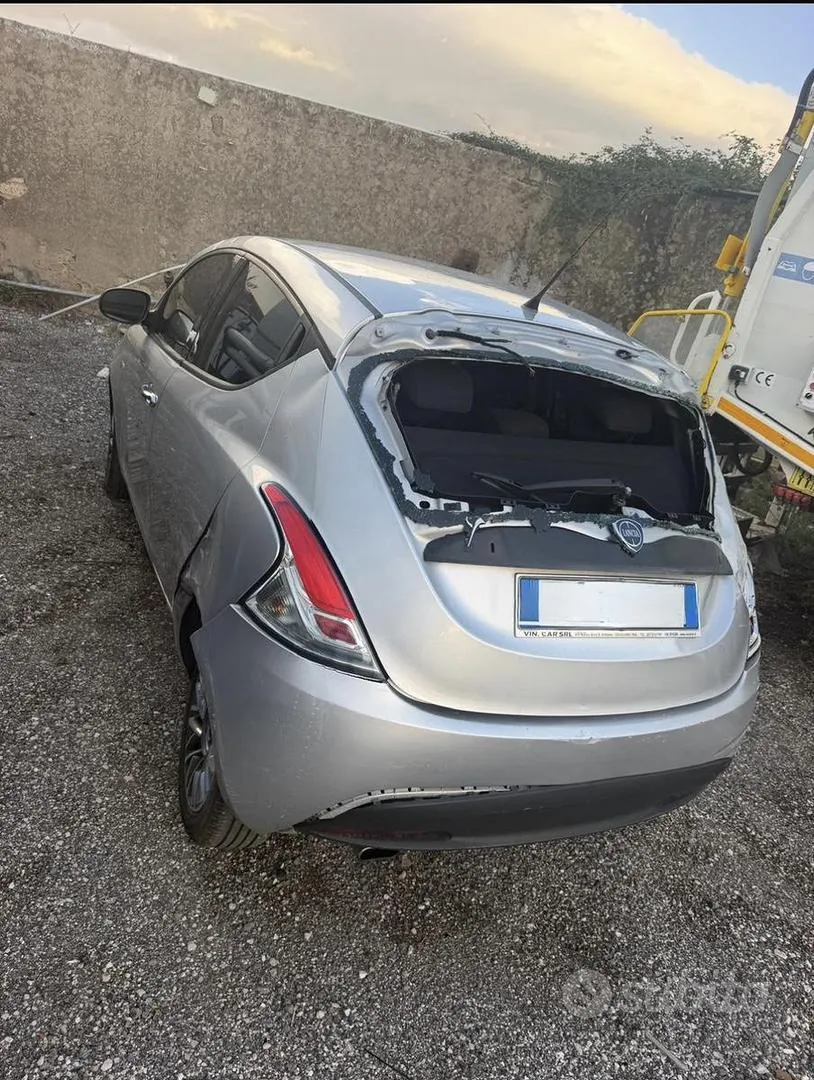 Lancia Ypsilon 2012 photo 2