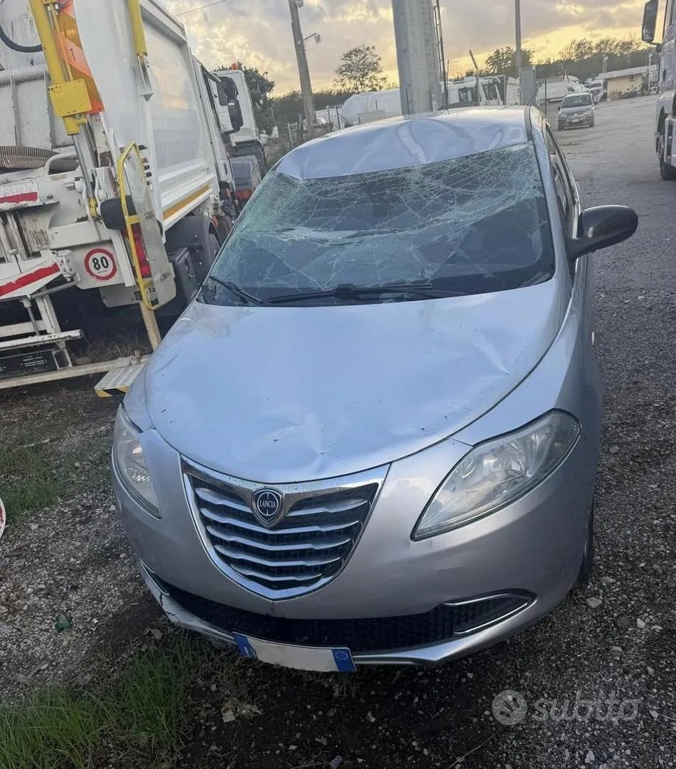 Lancia Ypsilon